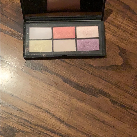 NARS Danger Control eyeshadow palette - Picture 1 of 3